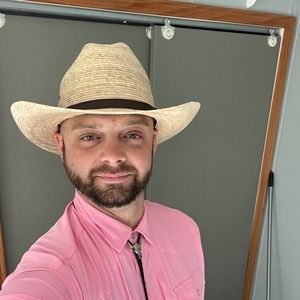 Meet your Posher, Amos